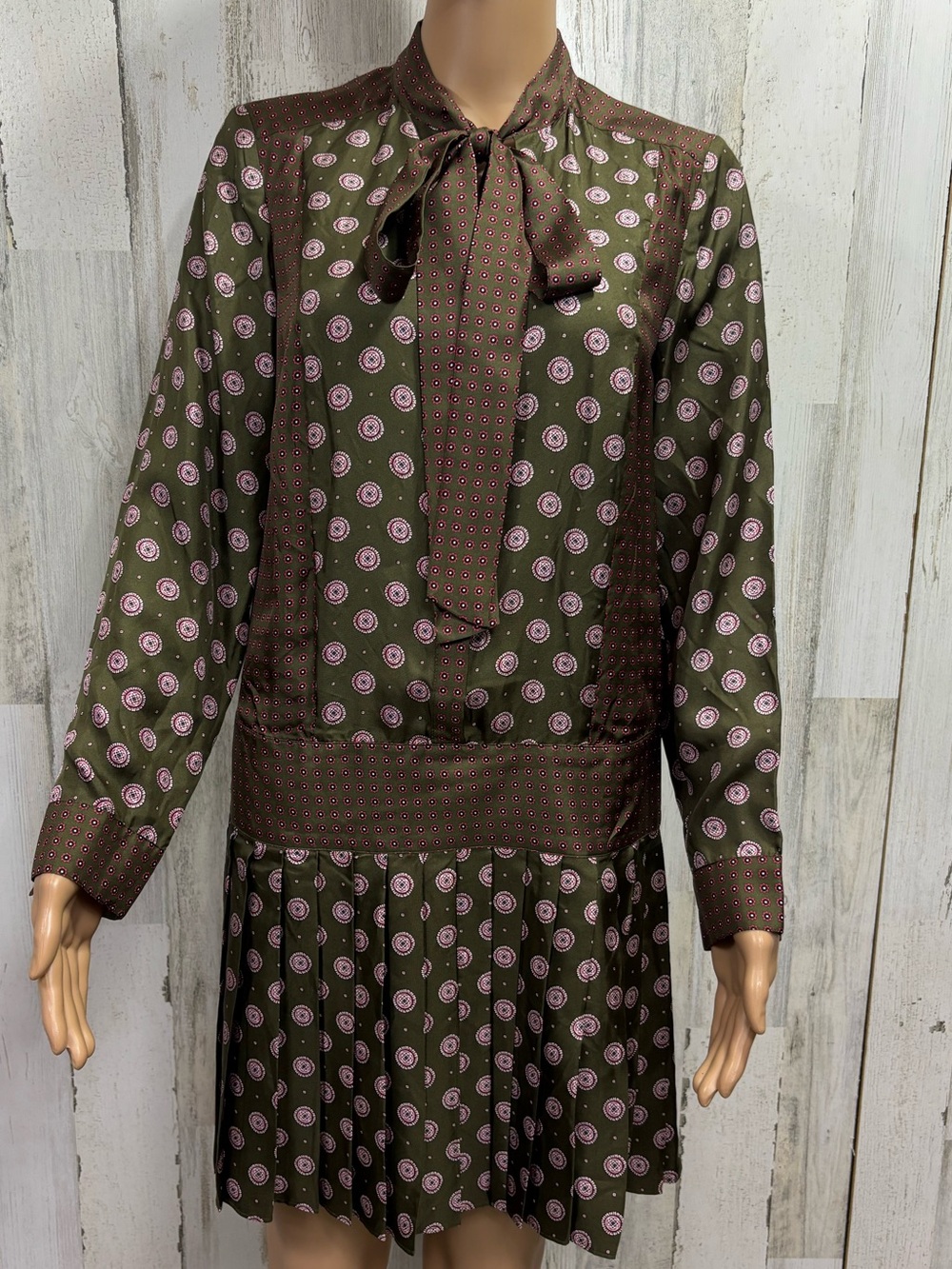 Banana Republic Foulard Silk Bow Dress‎ - Picture 6 of 13